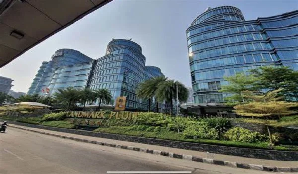 Featured Image of Malls Near Century Mirai